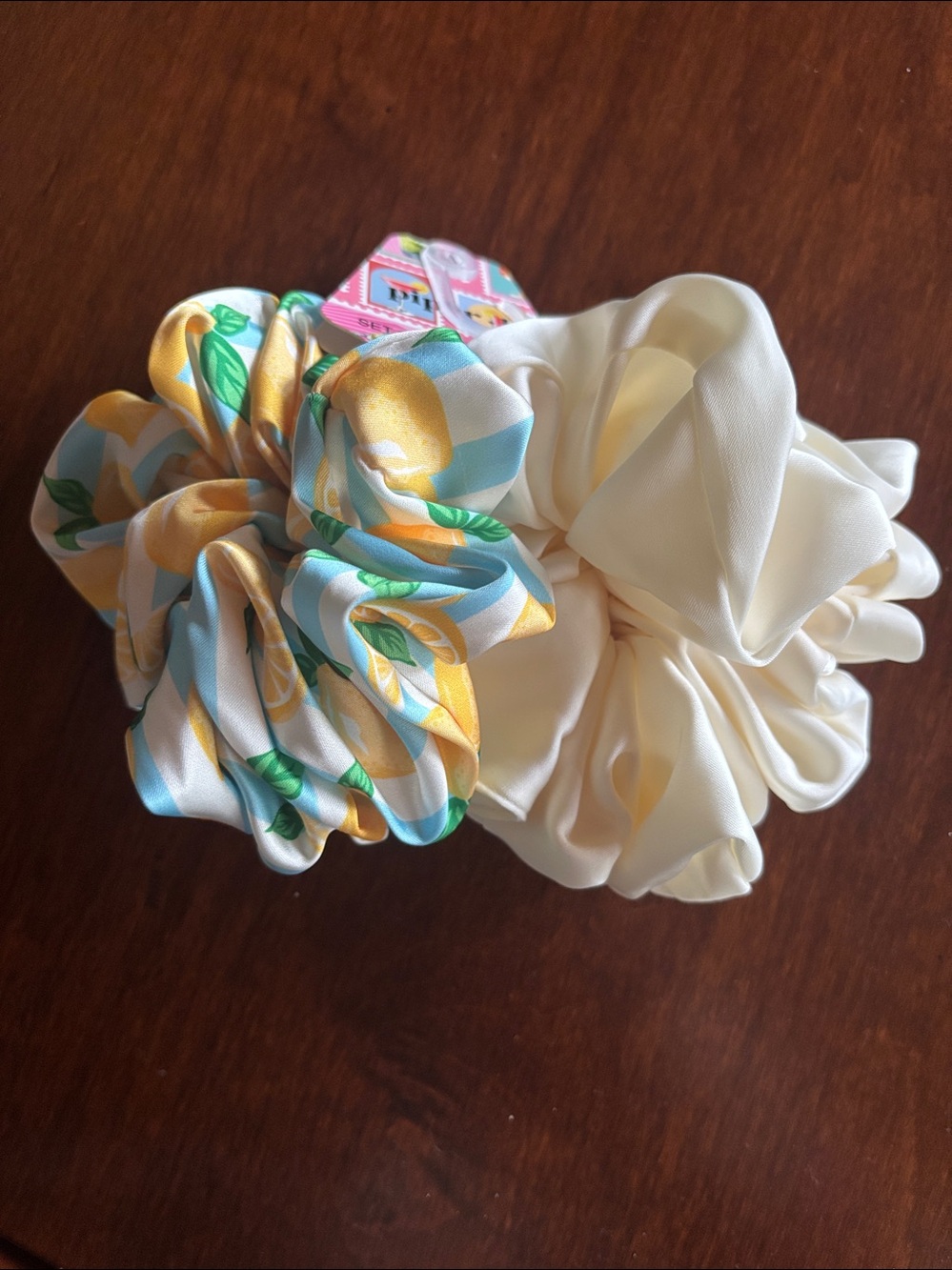 NWT Cream and Lemon large Scrunchie Set